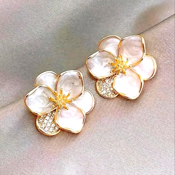 Jewelry - Flower Stud Earrings